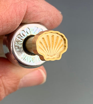 Leonardo Lampwork Scallop Shell Imprinter